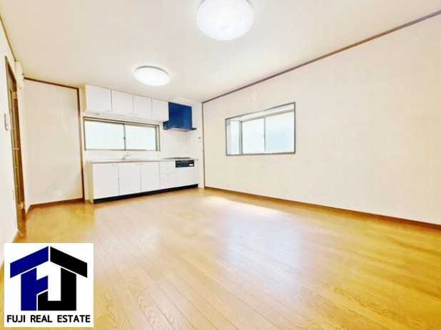 尼崎市大島１丁目　中古戸建の居間・リビング