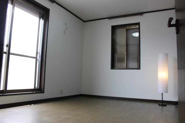 ６５５２７　岐阜市太郎丸貸家の洋室