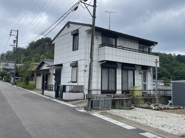 ６５５２７　岐阜市太郎丸貸家の前面道路含む現地写真