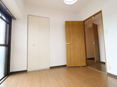 【洋室】 | ネオシティ岡崎弐番館