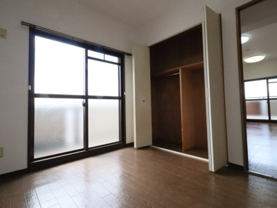 【洋室】 | ネオシティ岡崎弐番館