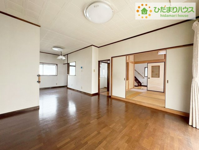 日立市相田町2丁目　中古戸建の居間・リビング|お子様が元気に遊べる広々としたリビングです。