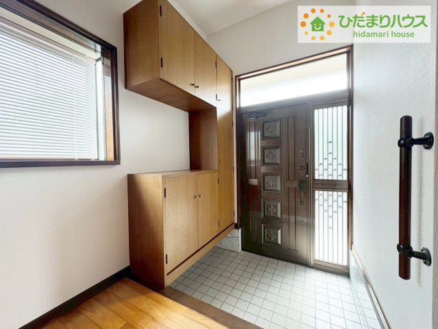 日立市相田町2丁目　中古戸建の玄関|玄関がひろいので親子で並んで仲良く靴が履けますね(^^)/