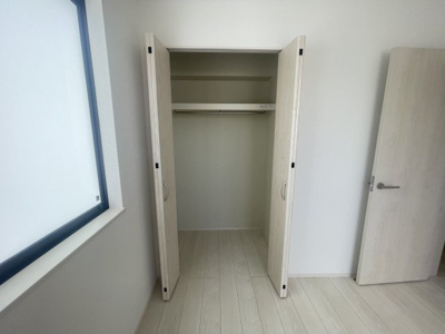 【収納】 | うるま市与那城Ⅱ（全2棟）ラスト1号棟 | 1号棟　洋室6帖＋CL付き♪