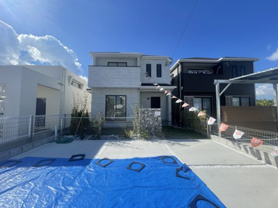 【外観】 | うるま市与那城Ⅱ（全2棟）ラスト1号棟 | 1号棟　並列駐車3台完備♪お庭付き♪