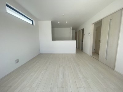 【居間・リビング】 | うるま市与那城Ⅱ（全2棟）ラスト1号棟 | 1号棟　LDK18帖♪