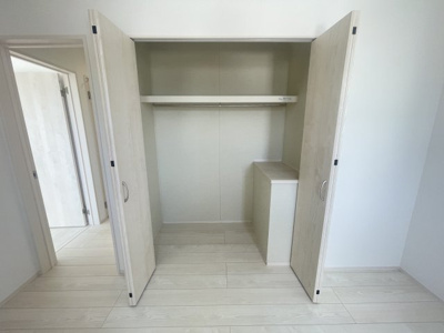 【収納】 | うるま市与那城Ⅱ（全2棟）ラスト1号棟 | 1号棟　洋室6帖＋CL付き♪