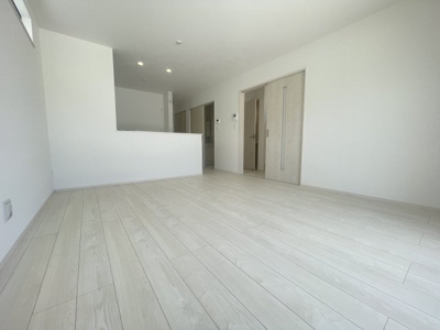 【居間・リビング】 | うるま市与那城Ⅱ（全2棟）ラスト1号棟 | 1号棟　LDK18帖♪