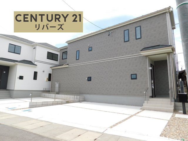 北名古屋市二子屋敷の新築一戸建の外観|◇ラスト１棟◇　　新価格！！いつでも見学出来ます♪（お問合せ当日、平日、水曜、夜間でもＯＫ）　駐車並列２台ＯＫ！　全居室南向き♪　続き間ＬＤＫ１９．６２帖！　南面に人工芝の庭付き♪