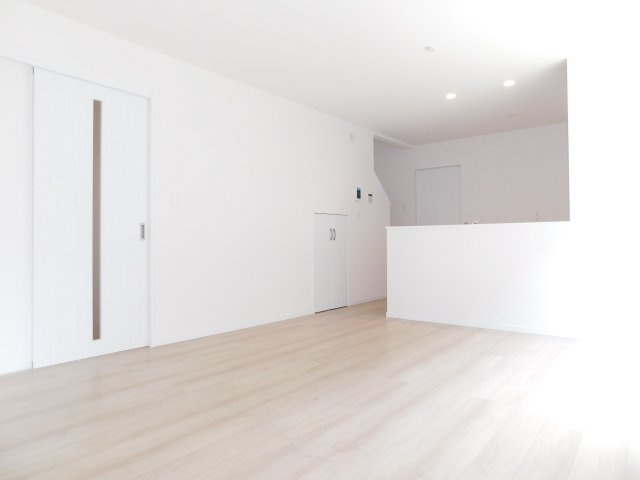 北名古屋市二子屋敷の新築一戸建のその他|◇リビング◇　　南面で明るいリビング約１５．１２帖　リビング収納完備！