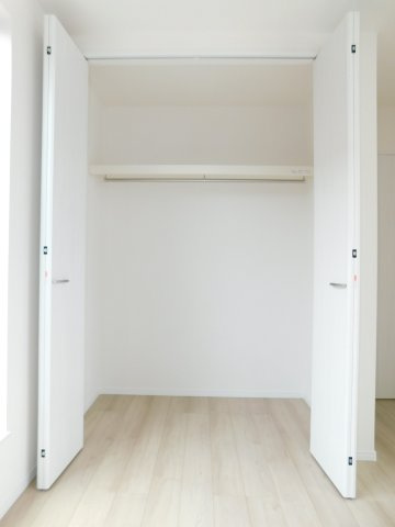 北名古屋市二子屋敷の新築一戸建の収納|◇物入◇　　洋服や荷物など大容量収納できます♪