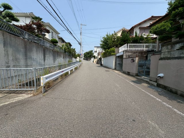 神戸市垂水区塩屋北町3丁目　戸建の前面道路含む現地写真