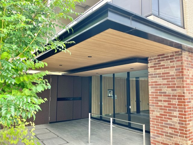 ルフォン横浜根岸のエントランス