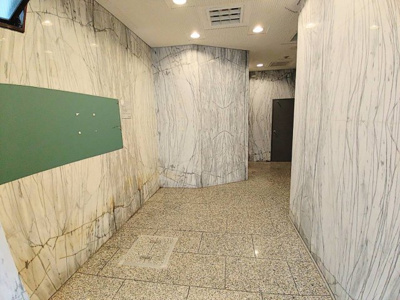 【ロビー】 | 淡路駅前ビル | 明るくきれいなエントランスです