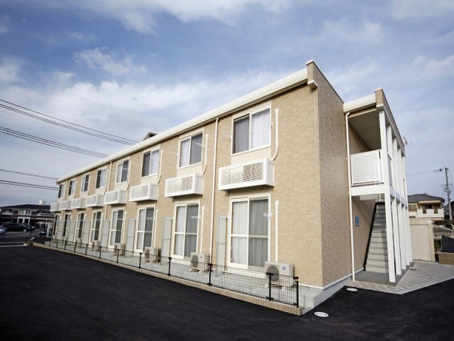 レオパレス魚住南の外観