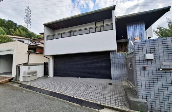 和泉市弥生町2丁　大型ガレージ付き4LDKの外観