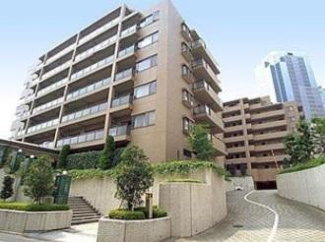 【外観】 | 鉄筋コンクリート造のがっちりとした建物。