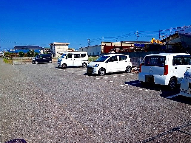 加古郡播磨町二子のアパートの駐車場