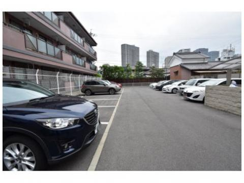 サニーコート2の駐車場
