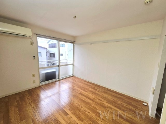 グリーンステージわたなべの洋室