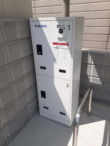 グランツのエントランス|宅配BOX付きで不在時の荷物の受け取りに便利です☆