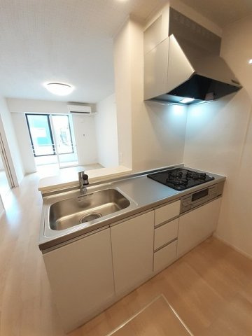 グランツのキッチン|3口コンロ・グリル付のシステムキッチンです♪