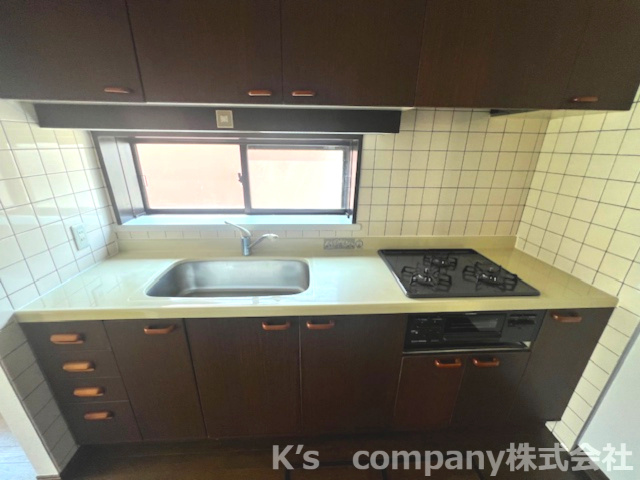 ◎藤沢市打戻　中古戸建のキッチン|収納スペースも充実のキッチンです☆