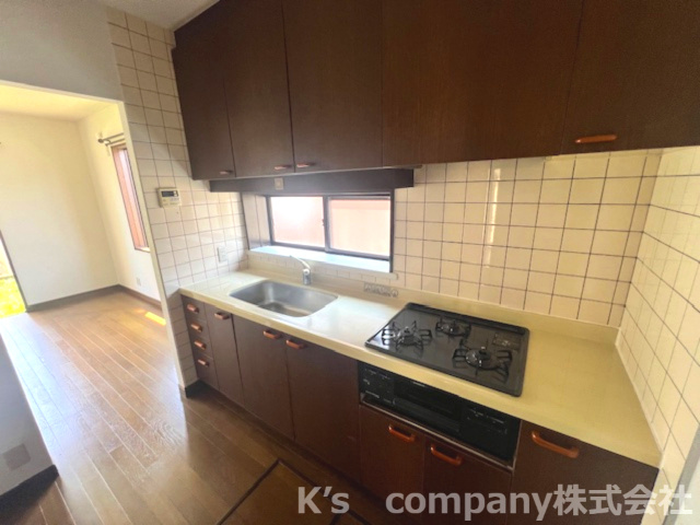 ◎藤沢市打戻　中古戸建のキッチン|独立型キッチンのため、匂いも最低限に抑えることができます☆