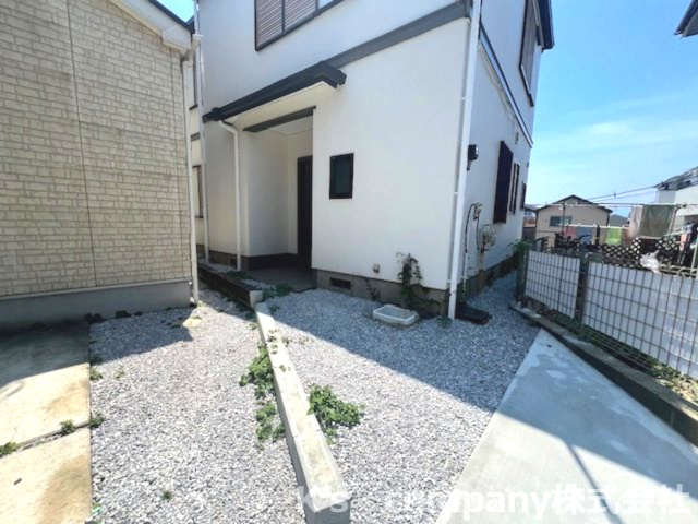 ◎藤沢市打戻　中古戸建の駐車場|玄関外スペースです☆