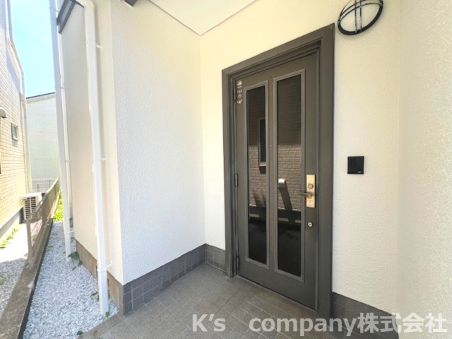 ◎藤沢市打戻　中古戸建の玄関|重厚感ある佇まいの玄関♪