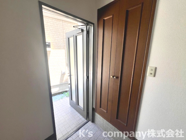 ◎藤沢市打戻　中古戸建の玄関|明るく、落ち着きのある玄関スペースです☆
