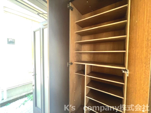 ◎藤沢市打戻　中古戸建の収納|ご家族の靴もしっかり収納可能な容量のシューズボックスです☆