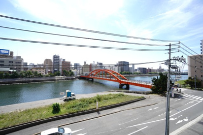 【展望】 | 【上質リノベ】ルミナス舟入本町リバーフロント | 【四季を感じる】
四季の移ろい・爽やかな青空や風を感じられ
自然を愉しめるパノラマビュー。
毎日の暮らしに余裕を感じさせてくれる、
遮る物の無い開放的な眺望を是非、ご堪能ください。