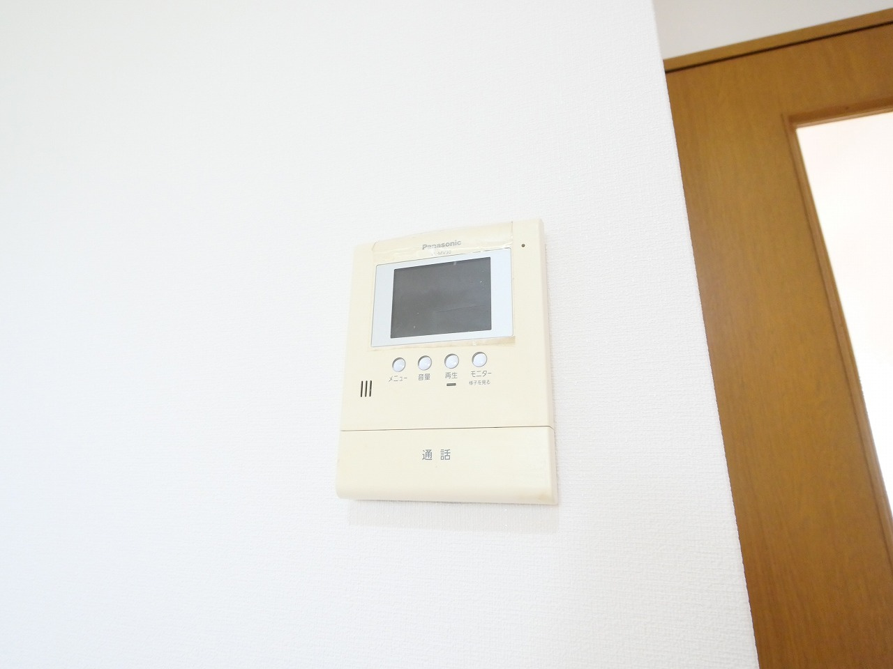 グレースマンションくまきの設備|モニター付きインターホン完備