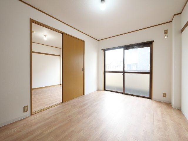 グレースマンションくまきの内装|スタンダードな洋室です