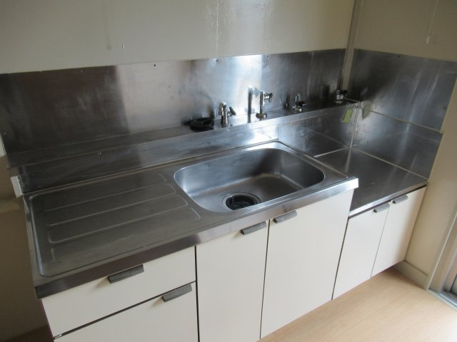 兵庫県公社　東垂水（３）１A号棟のキッチン|コンパクトなキッチンで掃除もラクラク