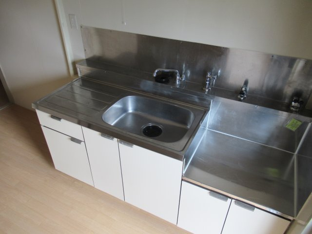 兵庫県公社　東垂水（３）１A号棟のキッチン|使いやすいキッチンです