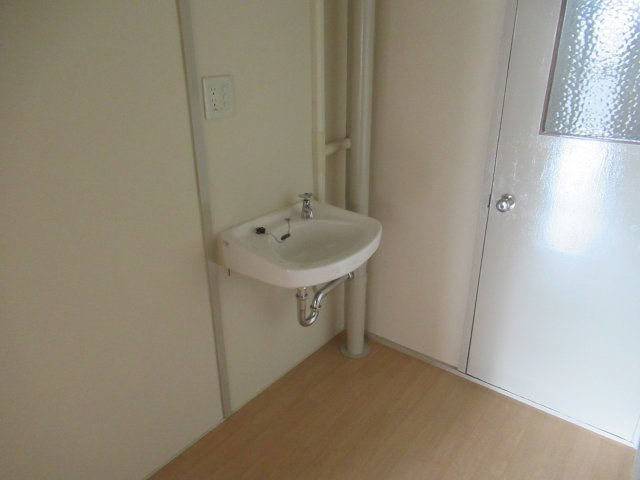 兵庫県公社　東垂水（３）１A号棟の洗面所|コンパクトで使いやすい洗面所