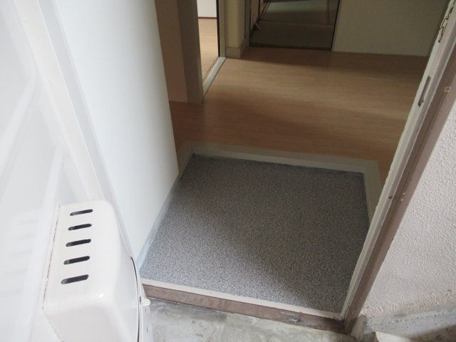 兵庫県公社　東垂水（３）１A号棟の玄関|ゆったりとした玄関です