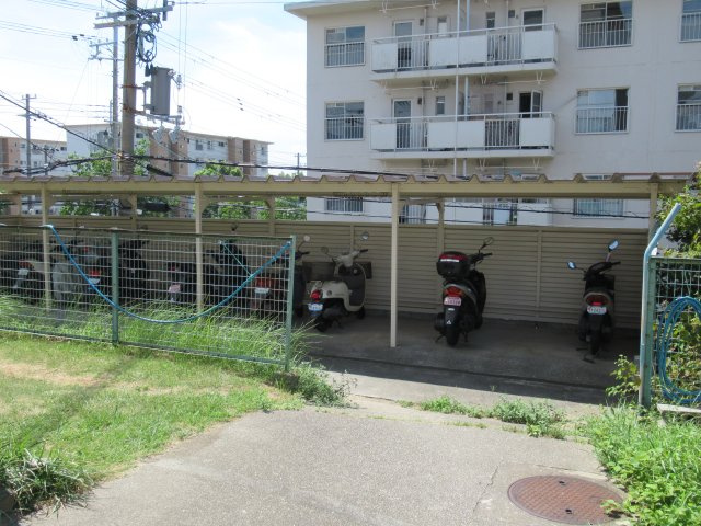 兵庫県公社　東垂水（３）１A号棟のその他共用部分|バイク置場です