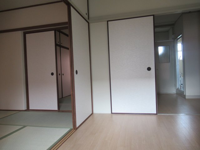 兵庫県公社　東垂水（３）１A号棟の居間・リビング|ゆったり過ごせるリビングです