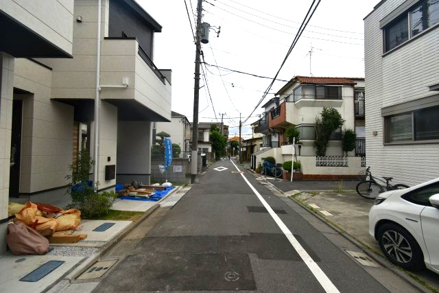 上荻3丁目・新築戸建・1号棟の前面道路含む現地写真