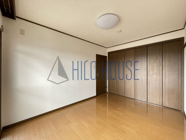 山崎第6ビルの寝室