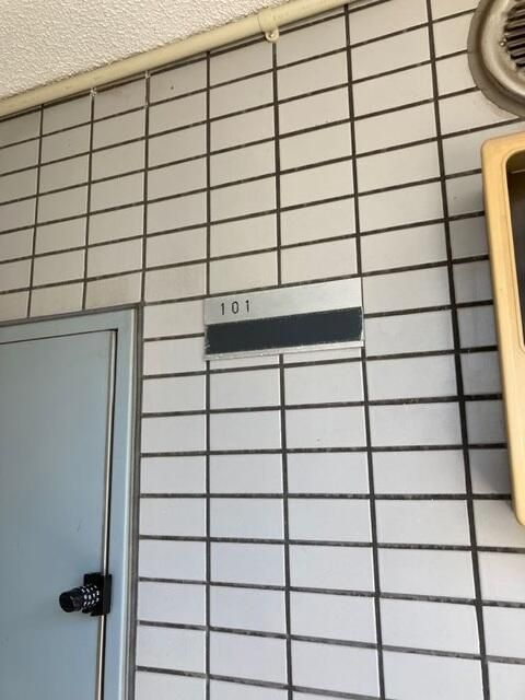 メゾンガーデニアの玄関