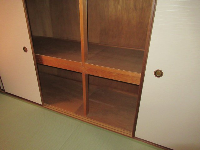 兵庫県公社　東垂水（１・２）６A号棟の収納|北側和室の２間分ある押入れです