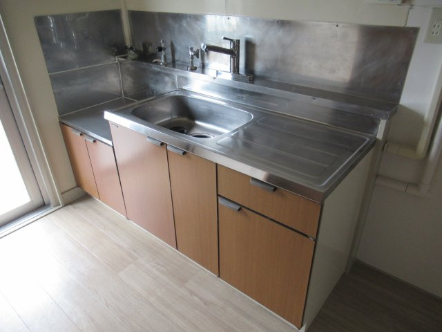 兵庫県公社　東垂水（１・２）６A号棟のキッチン|きれいなキッチンです