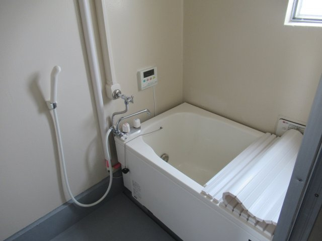 兵庫県公社　東垂水（１・２）６A号棟の浴室|落ち着いた空間のお風呂です