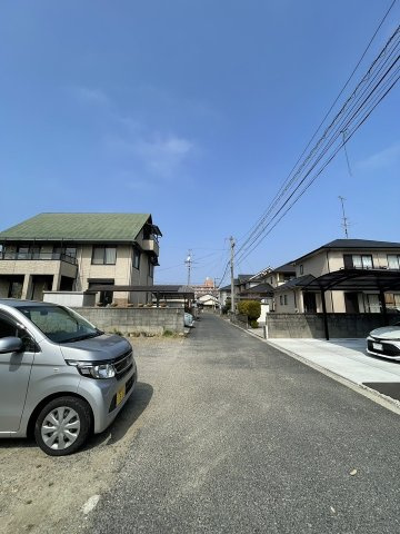 神郷1丁目　売土地の前面道路含む現地写真