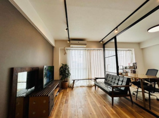 リビングダイニングは家族や友人とのコミュニケーションを楽しむ場所でくつろぎながら食事や会話を楽しめ、多目的に利用できリラックスできる空間です。家庭内の中心として機能し、快適な生活をサポートします。