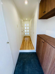 大きな玄関収納付きの玄関です　家族皆様の履物をしっかり収納できます